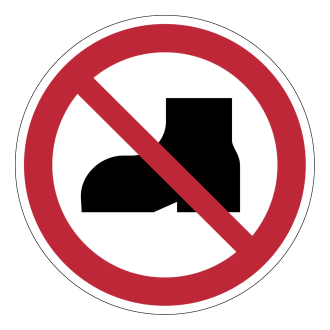 Verbotszeichen Aufkleber - P060 - Tragen von Straßenschuhen verboten